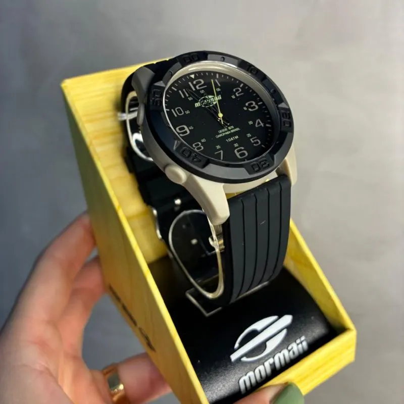 RELOGIO MORMAII MASCULINO PULSEIRA BORRACHA PRETO LATERAL PRETO E FUNDO PRETO COM BEGE- MOPC1JALJ/8P- COR AÇO GRAFITE/COURO
