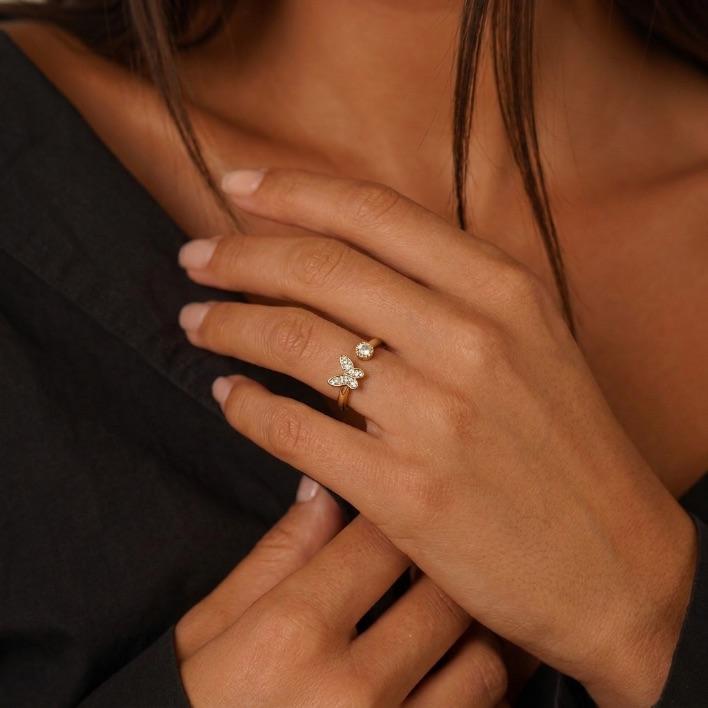ANEL REGULAVEL BORBOLETA CRAVEJADO + ARO COM LISO COM PONTO DE LUZ- BANHADO A OURO 18K