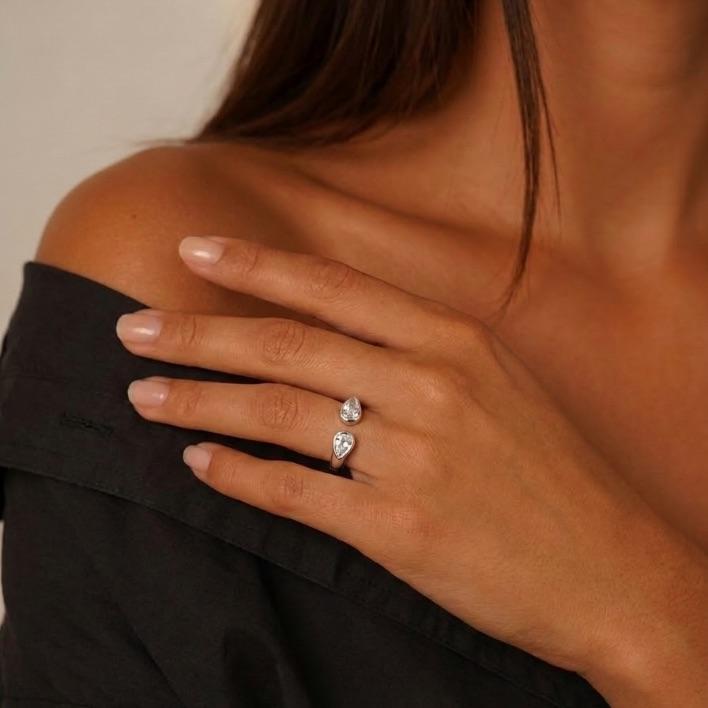 ANEL REGULAVEL COM 2 GOTAS ZIRCONIA CRISTAL NAS PONTAS - BANHADO A PRATA 925