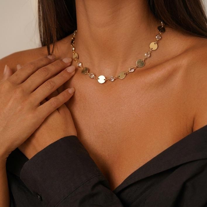CHOKER CORRENTE MEDALHAS COM PONTOS DE LUZ ZIRCO. COM EXTENSOR - BANHADO A OURO 18K