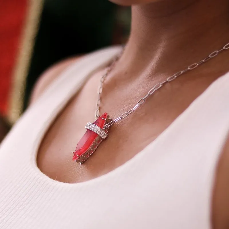 CONJUNTO PENDALO CORRENTE E BRINCO CORAL COM EXTENSOR-  BANHADO A PRATA 925