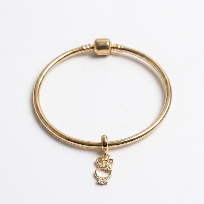 BERLOQUE PENDURADO COELHO COM LAÇO CRAVEJADO DE ZIRCONIA CRISTAL- BANHADO A OURO 18K