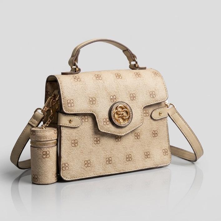 BOLSA BEGE COM DOURADO  MONOGRAMA + ALÇA REMOVIVEL E CHAVEIRO COPINHO CHENSON