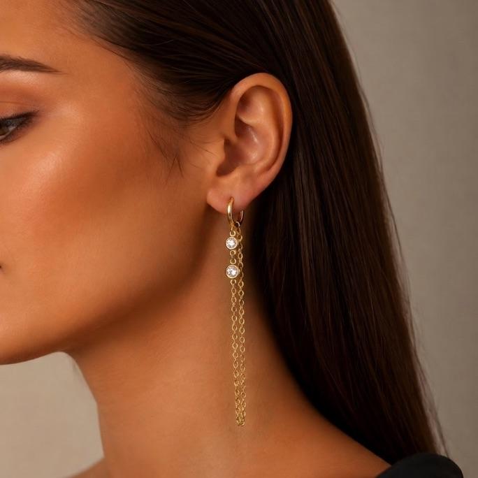 BRINCO ARGOLA CORRENTE DUPLA PONTO DE LUZ- BANHADO A OURO 18K