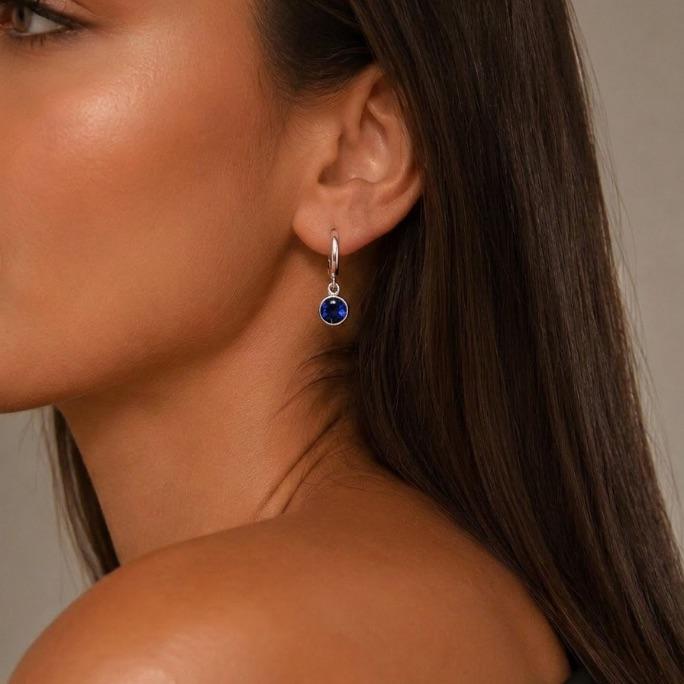 BRINCO ARGOLA DE CLICK COM PONTO DE LUZ PEQUENO AZUL EM ZIRCÔNIA - BANHADO A PRATA 925