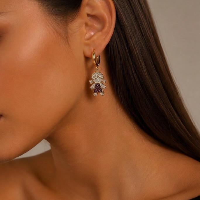 BRINCO ARGOLA DE CLICK MENINA CRAVEJADO EM MICRO ZIRCÔNIA PINK E CRISTAL- BANHADO A OURO 18K