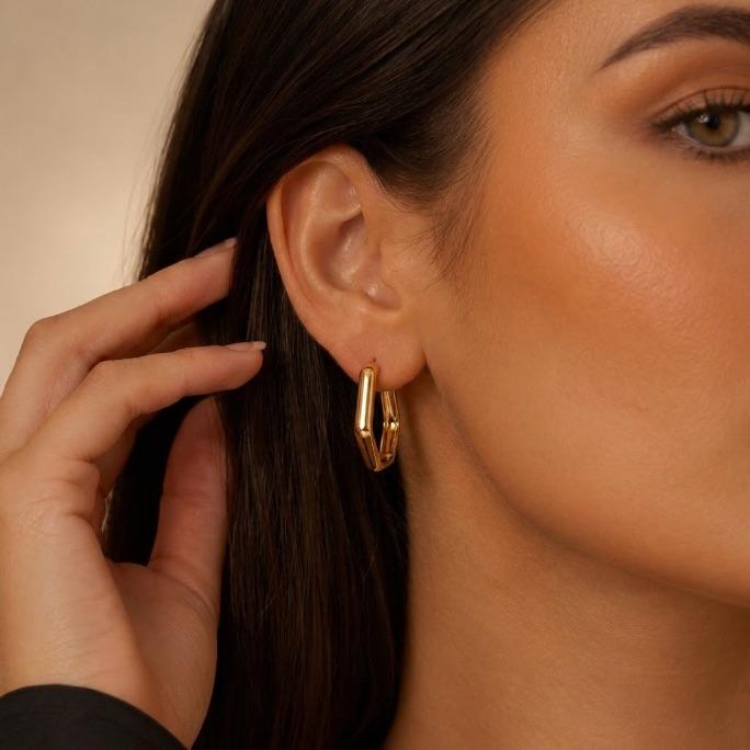 BRINCO ARGOLA GRANDE LARGA FORMATO OCTÓGONO LISO - BANHADO A OURO 18K
