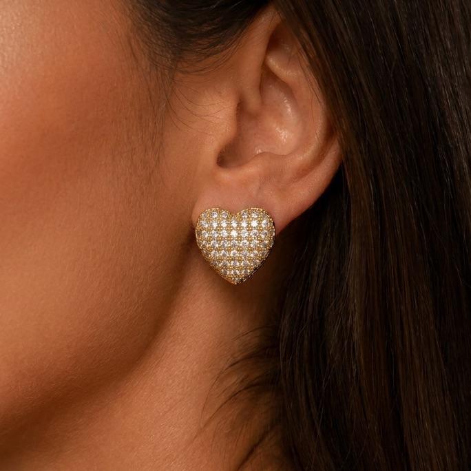 BRINCO CORAÇÃO GRANDE CRAVEJADO EM MICRO ZIRCÔNIA CRISTAL- BANHADO A OURO 18K