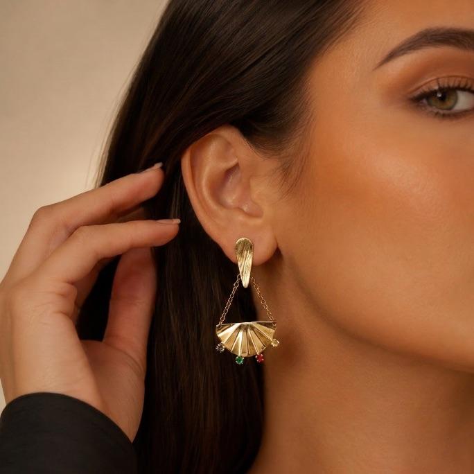 BRINCO MÉDIO LEQUE COM ZIRCONIA COLORS - BANHADO A OURO 18K
