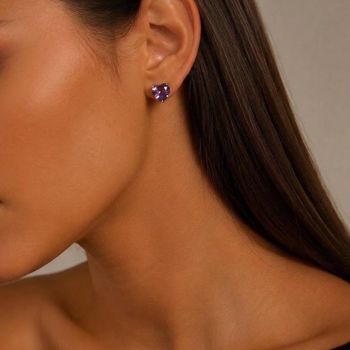 BRINCO PONTO DE LUZ CORAÇÃO COM 6 GARRAS PEQUENO ROXO - BANHADO A OURO 18K