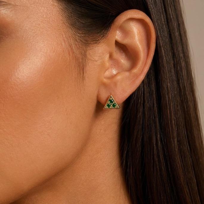 BRINCO TRIÂNGULO DE TARRACHA CRAVEJADO VERDE PEQUENO - BANHADO A OURO 18K