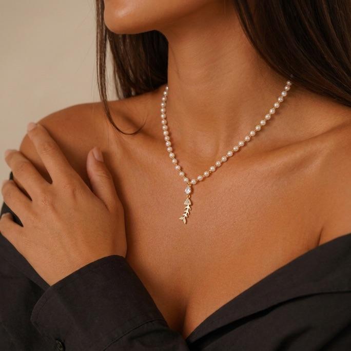 CORRENTE DE PÉROLA COM ESQUELETO DE PEIXE E GOTA ZIRCONIA - BANHADO OURO 18K