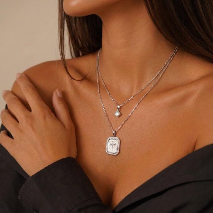 CORRENTE DUPLA MEDALHA COM CRUZ CRAVEJADA E PONTO DE LUZ COM EXTENSOR  - BANHADA A PRATA 925