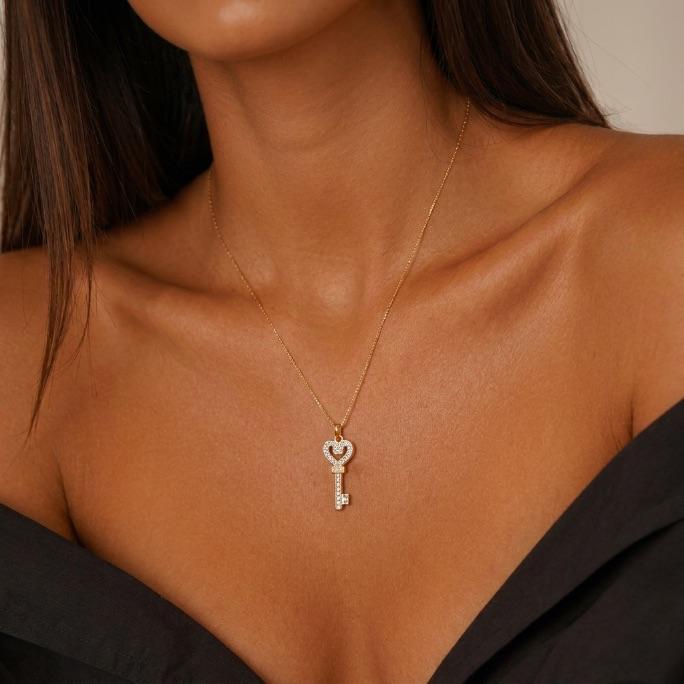 CORRENTE VENEZIANA COM CHAVE CRAVEJADA EM MICRO ZIRCONIA CRISTAL E EXTENSOR - BANHADO A OURO 18K