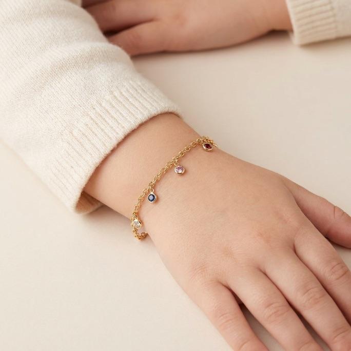 PULSEIRA INFANTIL ELO PORTUGUES FINO COM PENDURICALHO PONTO DE LUZ ZIRCÔNIA COLORIDA COM EXTENSOR - BANHADO A OURO 18K