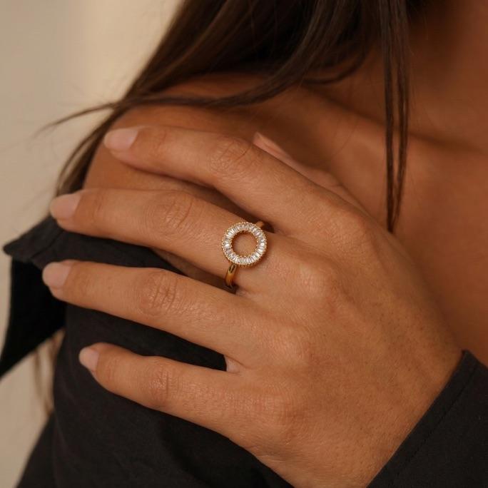 ANEL ARO MÉDIO COM ZIRCONIA NAVETE CRISTAL Nº 16 BANHADO A OURO 18K