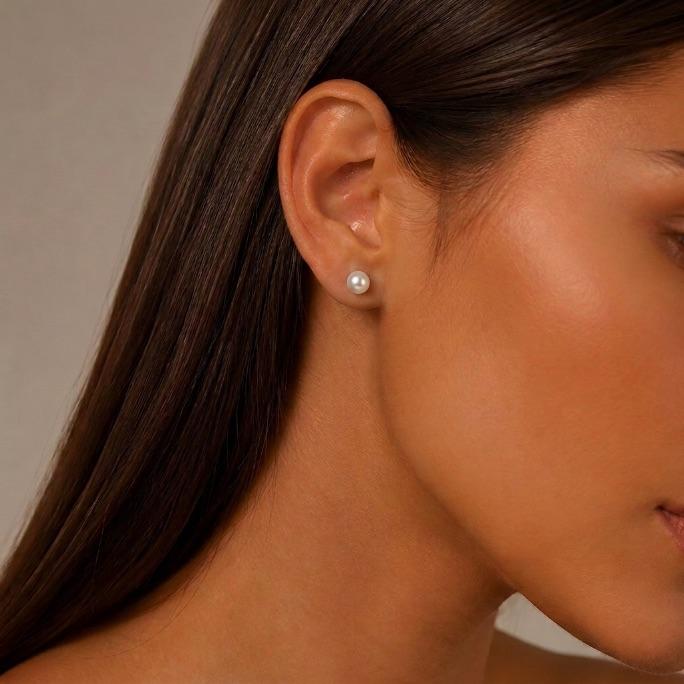BRINCO PEQUENO PÉROLA MÉDIA LISA - BANHADO A OURO 18K