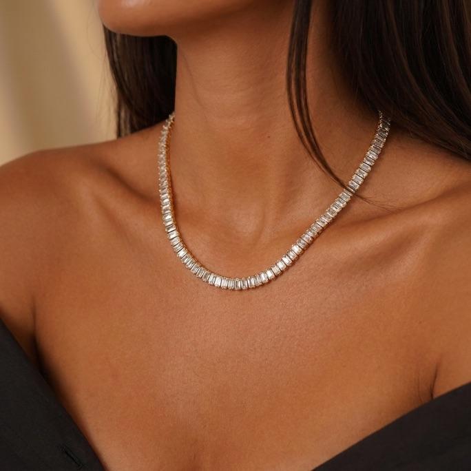 CHOKER RIVIERA QUADRADA CRAVEJADA COM NAVETE CRISTAL ROSÉ GOLD - BANHADO A OURO 18K