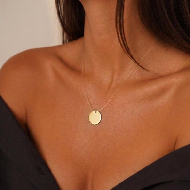 CORRENTE FIO DE SILICONE COM PINGENTE MEDALHA PEQUENA 15MM - BANHADO A OURO 18K