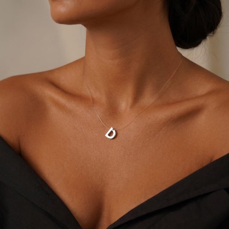 CORRENTE FIO DE SILICONE COM PINGENTE INICIAL D SIMPLES- BANHADO A PRATA 925