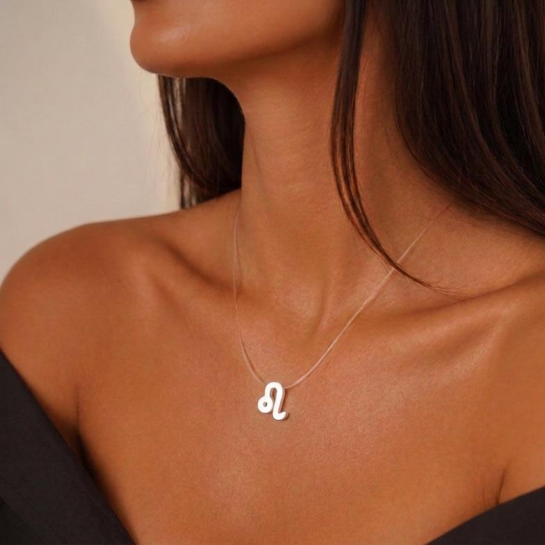 CORRENTE FIO DE SILICONE COM PINGENTE MADRÉROLA SIGNO LEÃO- BANHADO A OURO 18K