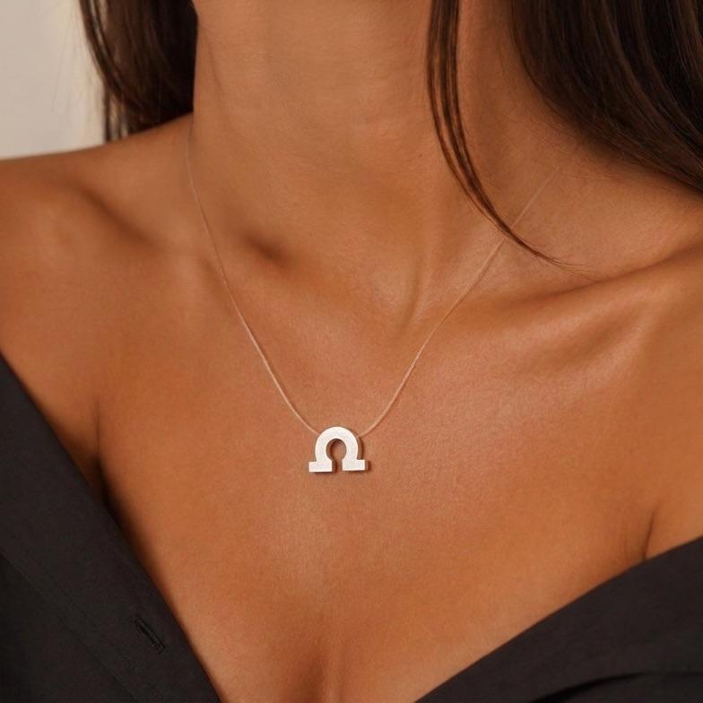 CORRENTE FIO DE SILICONE COM PINGENTE MADRÉROLA SIGNO LIBRA- BANHADO A OURO 18K