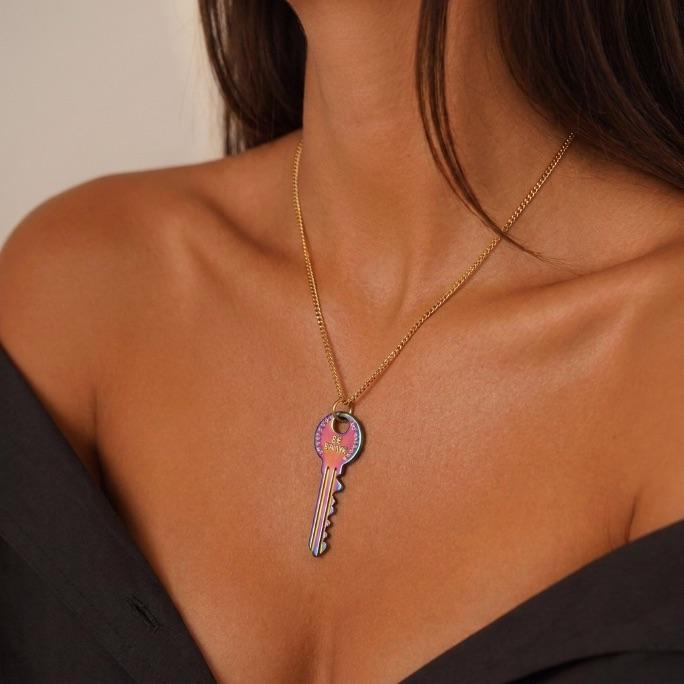 CORRENTE VENEZIANA  COM PINGENTE CHAVE METALICA - BANHADO A OURO 18K