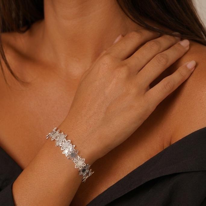 PULSEIRA COM MINI FLOR EM TODAS A VOLTA- BANHADO A PRATA 925