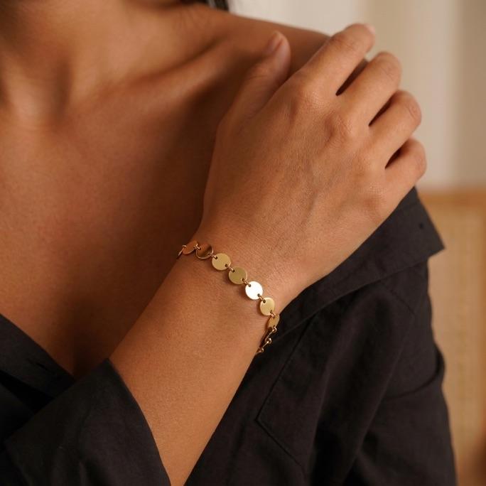 PULSEIRA CORRENTE MEDALHAS LISA COM EXTENSOR - BANHADO A OURO 18K