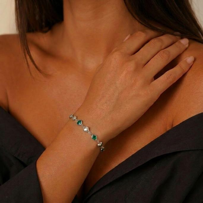 PULSEIRA ELO PORTUGUES FINO COM SEQUENCIA DE CORAÇÃO E ZIRCONIA VERDE - BANHADO A RÓDIO BRANCO