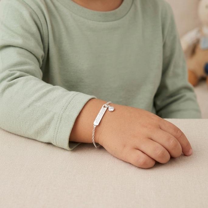 PULSEIRA INFANTIL PLACA LISA COM CORAÇÃO VAZADO E PINGO DE LUZ PENDURADO ELO PORTUGUES FINO  COM NOME MATHEUS- PRATA 925