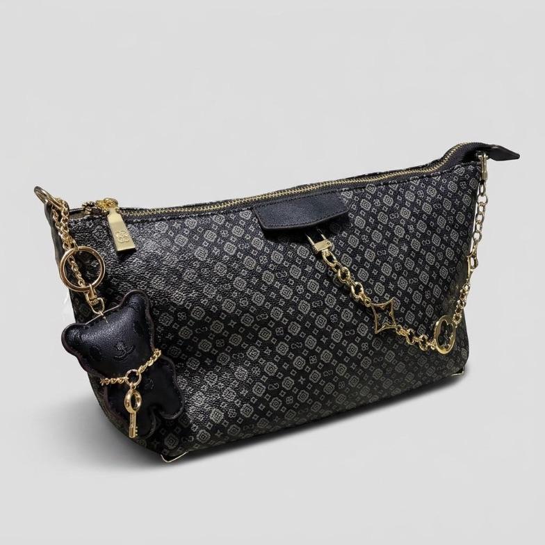 BOLSA PRETO COM  MONOGRAMA  + ALÇA REMOVÍVEL E CHAVEIRO URSO CHENSON