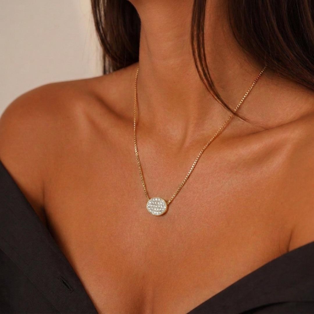 CORRENTE VENEZIANA COM PINGENTE OVAL CRAVEJADA EM MICRO ZIRCONIA CRISTAL E EXTENSOR - BANHADO A OURO 18K