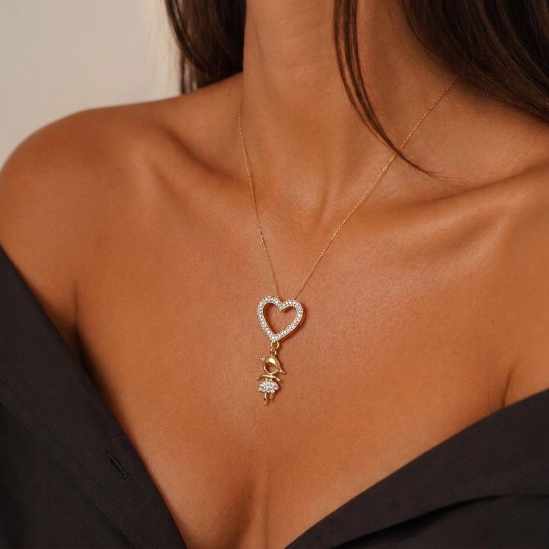 CORRENTE VENEZIANA CORAÇÃO CRAVEJADO COM MENINA PENDURADO 45CM - BANHADO A OURO 18K