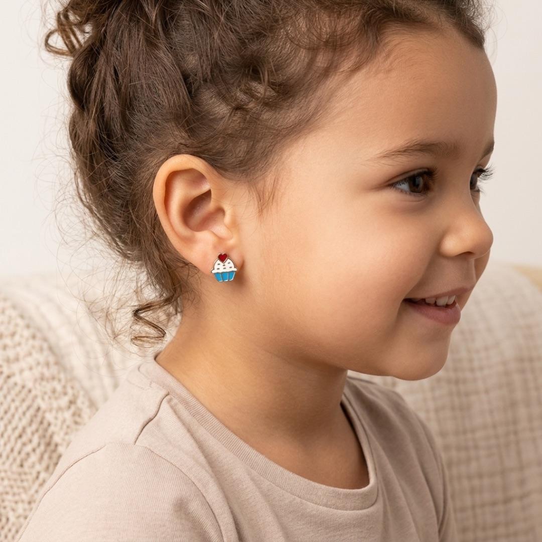 BRINCO INFANTIL CUPCAKE RESINADO  -BANHADO A RÓDIO BRANCO