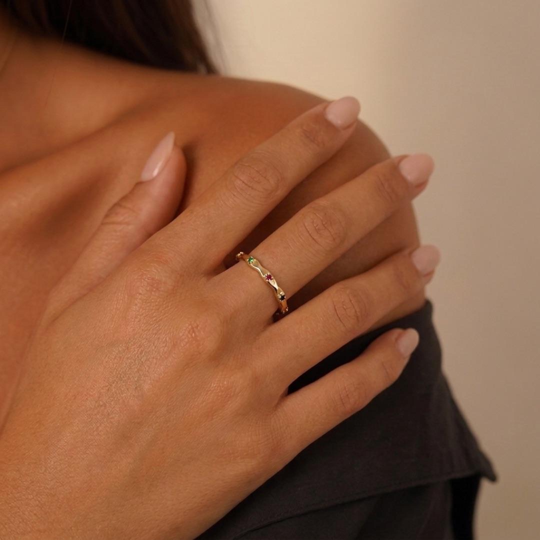 ANEL ARO TRABALHADO E PONTOS DE LUZ COLORIDO Nª13- BANHADO A OURO 18K