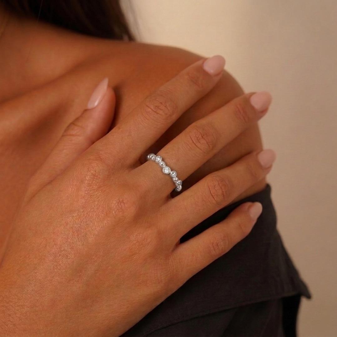 ANEL SIMPLES COM MICRO ZIRCÔNIA CRISTAL BOLINHAS E BOLINHAS LISA Nª13 - BANHADO PRATA 925