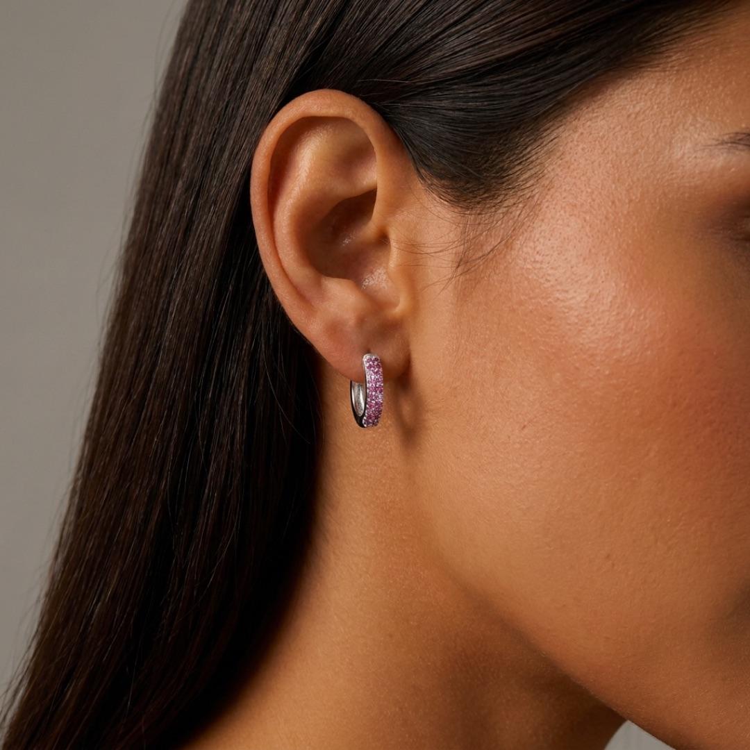 BRINCO ARGOLA DE CLICK PEQUENA  FILEIRA DUPLA ZIRCÔNIA PINK - BANHADO A PRATA 925